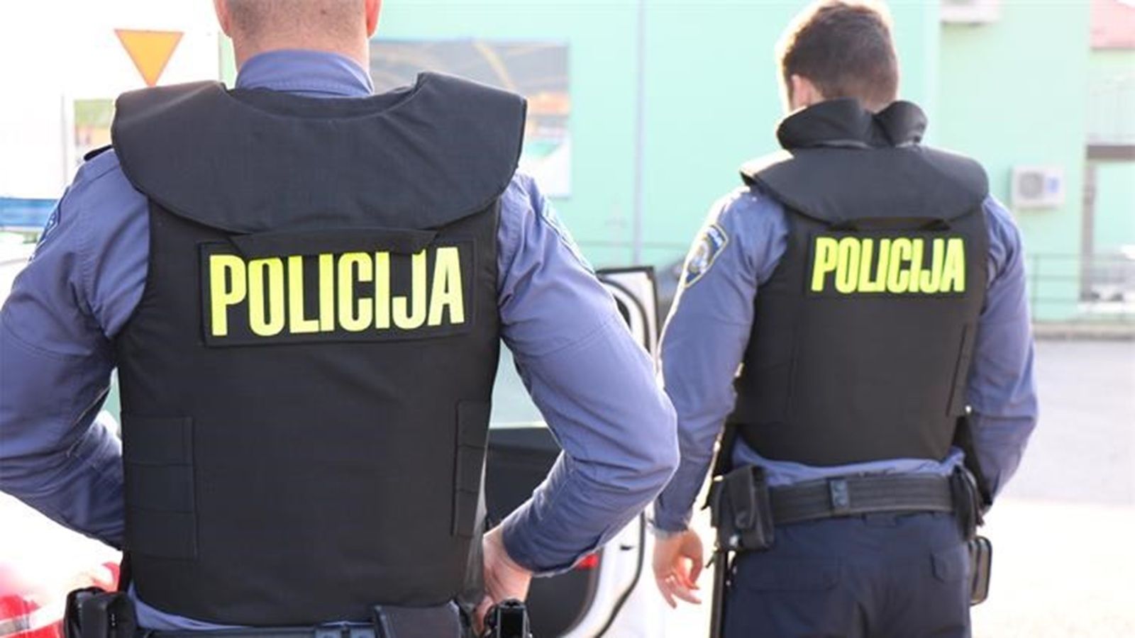Jake policijske snage u Drnišu, traje potraga za ubojicom 19-godišnjaka