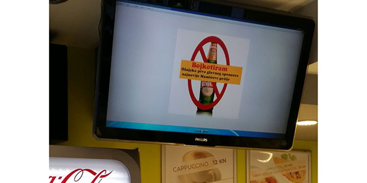 UŽIVO Kafić 'Mali gusar' u Omišu časti sve koji su došli ne gledati utakmicu