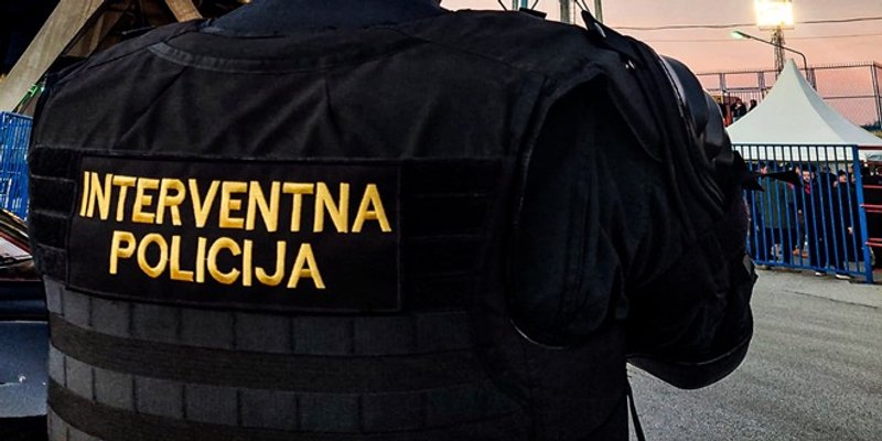 POLICIJA JAVLJA Privedeno 19 navijača