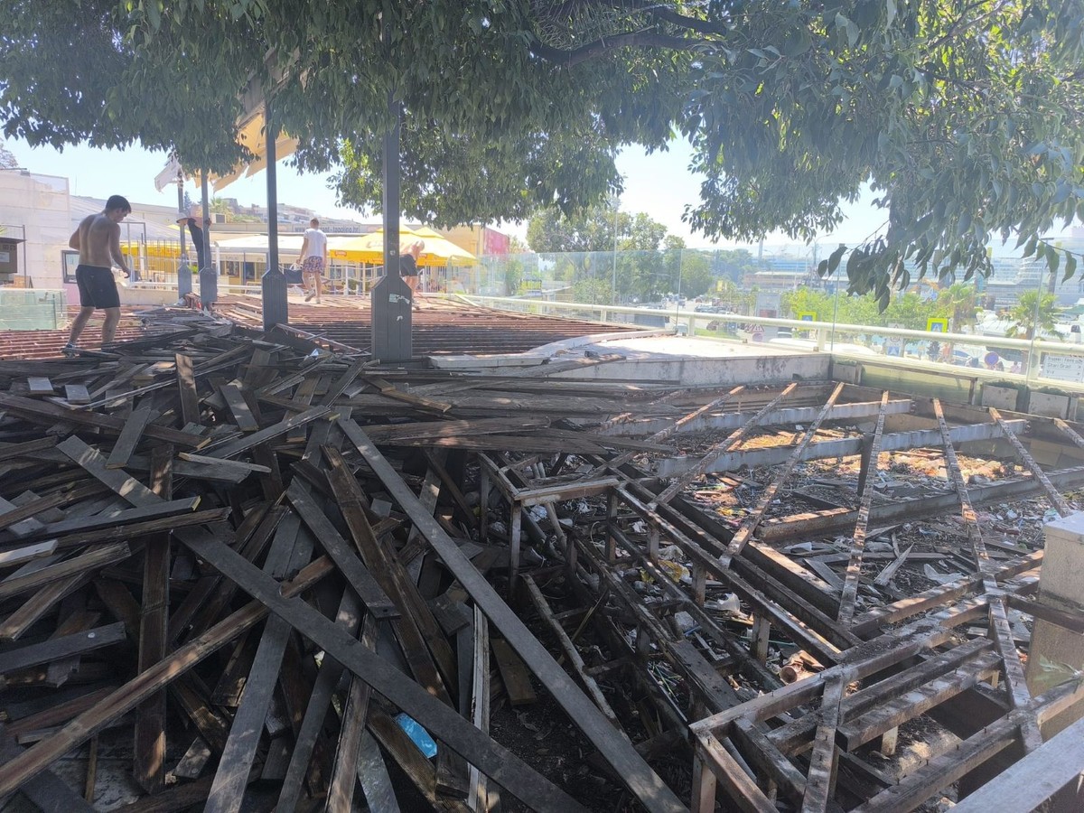 KONAČNO Uklanja se štekat poznatog kluba na Obali kneza Domagoja!