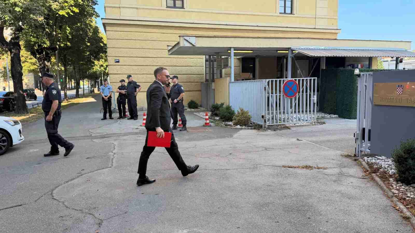 IZVANREDNO ZASJEDANJE Sabor prekinuo ljetni odmor zbog opasnog otpada, Plenković i Milanović ne dolaze