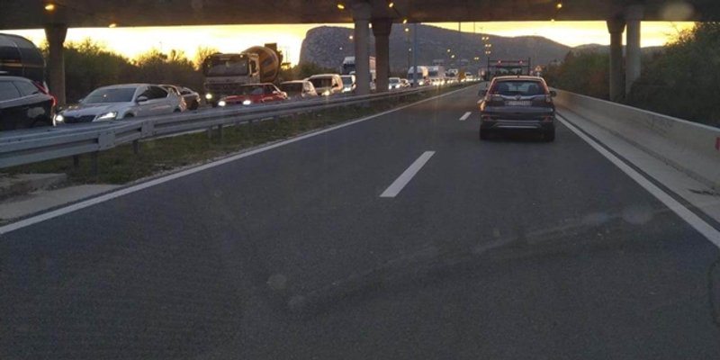 'DUGE CIJEVI' PRETRESAJU AUTOMOBILE U tijeku potraga za vozačem koji je pregazio policajca