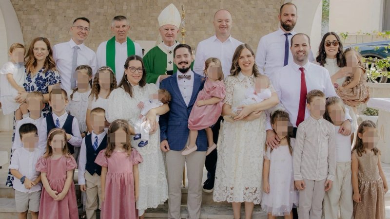 Ministar Šipić na krštenju sedmog djeteta obitelji Zelić i trećeg djeteta u obitelji Drnas: 'Svako dijete najveća je vrijednost i budućnost Hrvatske'