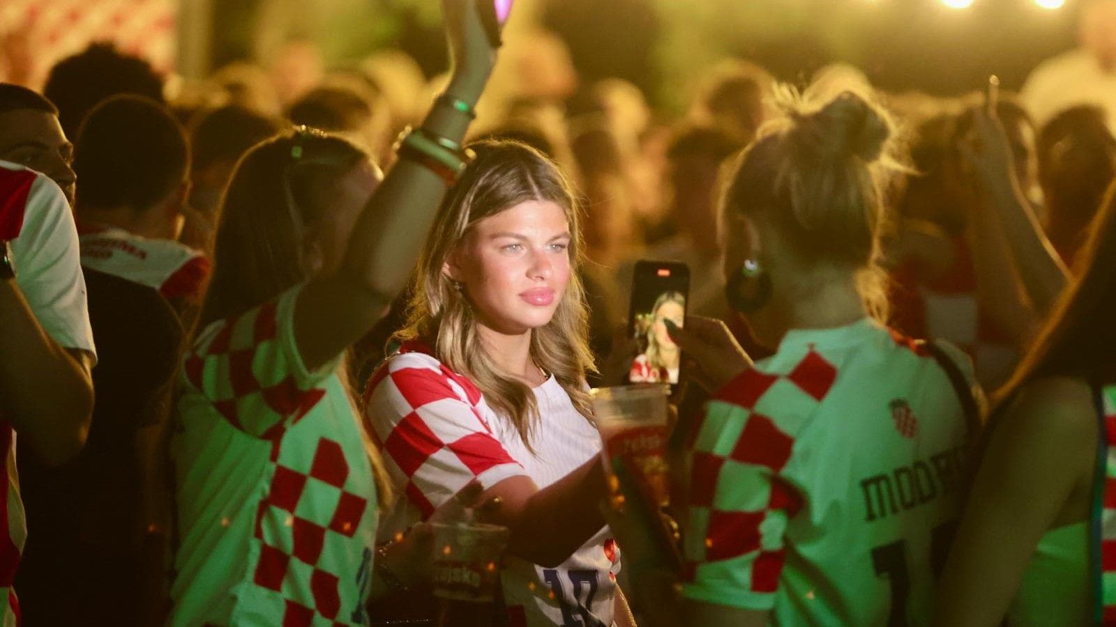 FOTOGALERIJA Fan zona puna lijepih Splićanki