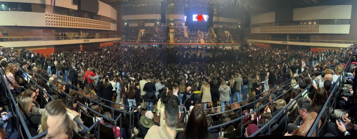 Jozinović privukao gomilu obožavateljica, pogledajte fotogaleriju sa splitskog koncerta