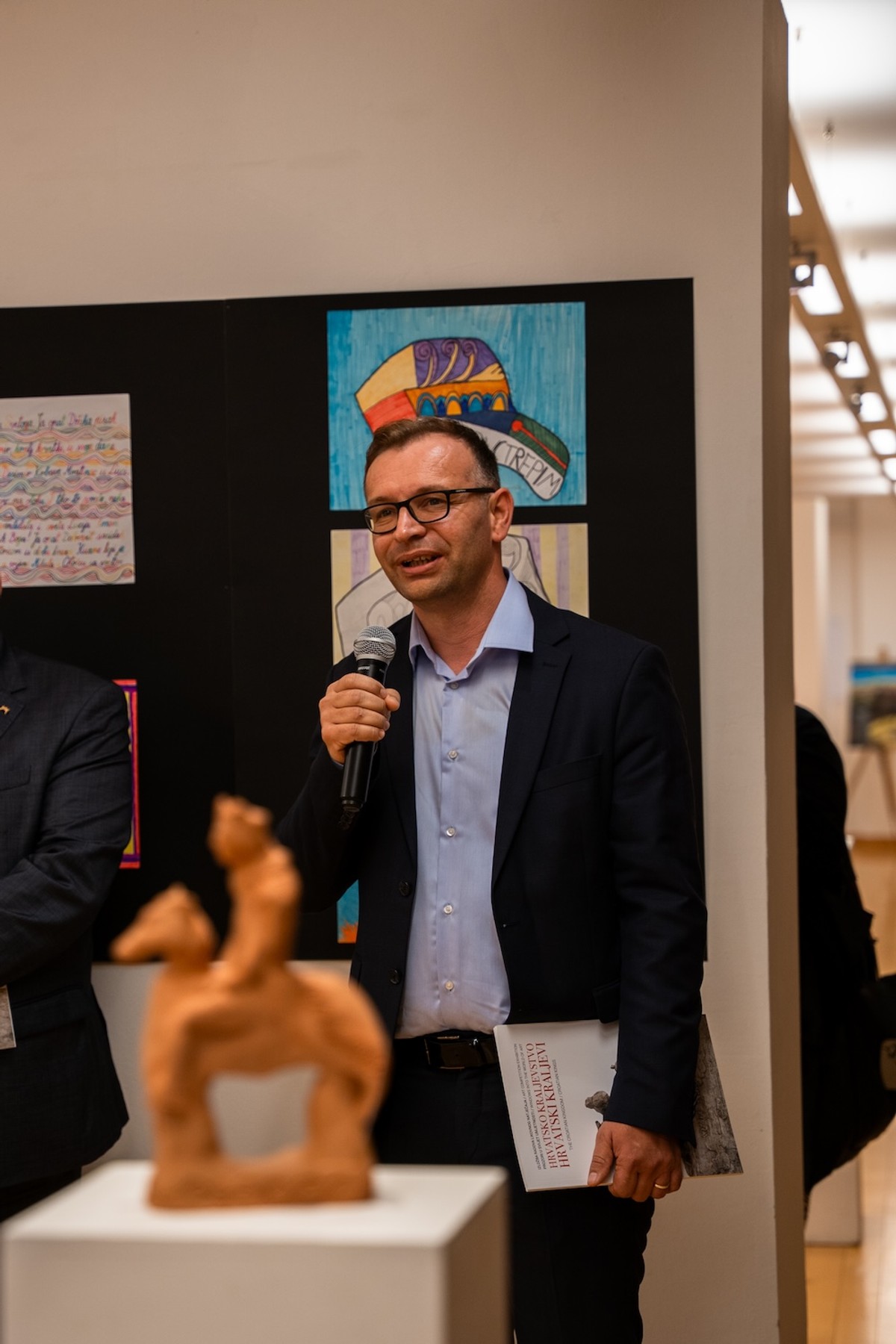 U Sveučilišnoj galeriji otvorena izložba 'Prozori u svijet umjetnosti - Hrvatsko kraljevstvo/Hrvatski kraljevi'