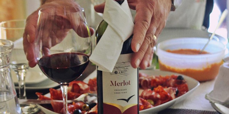 Dalmatinska vina za blagdanski stol: spojite omiljena jela s vrhunskim kapljicama