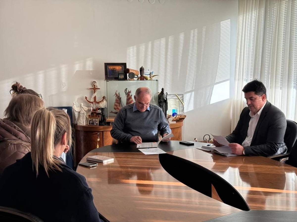 DONESENA ODLUKA Povećava se satnica za 426 pomoćnika u nastavi