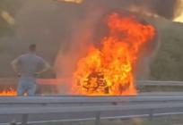 VIDEO Požar progutao auto na A1