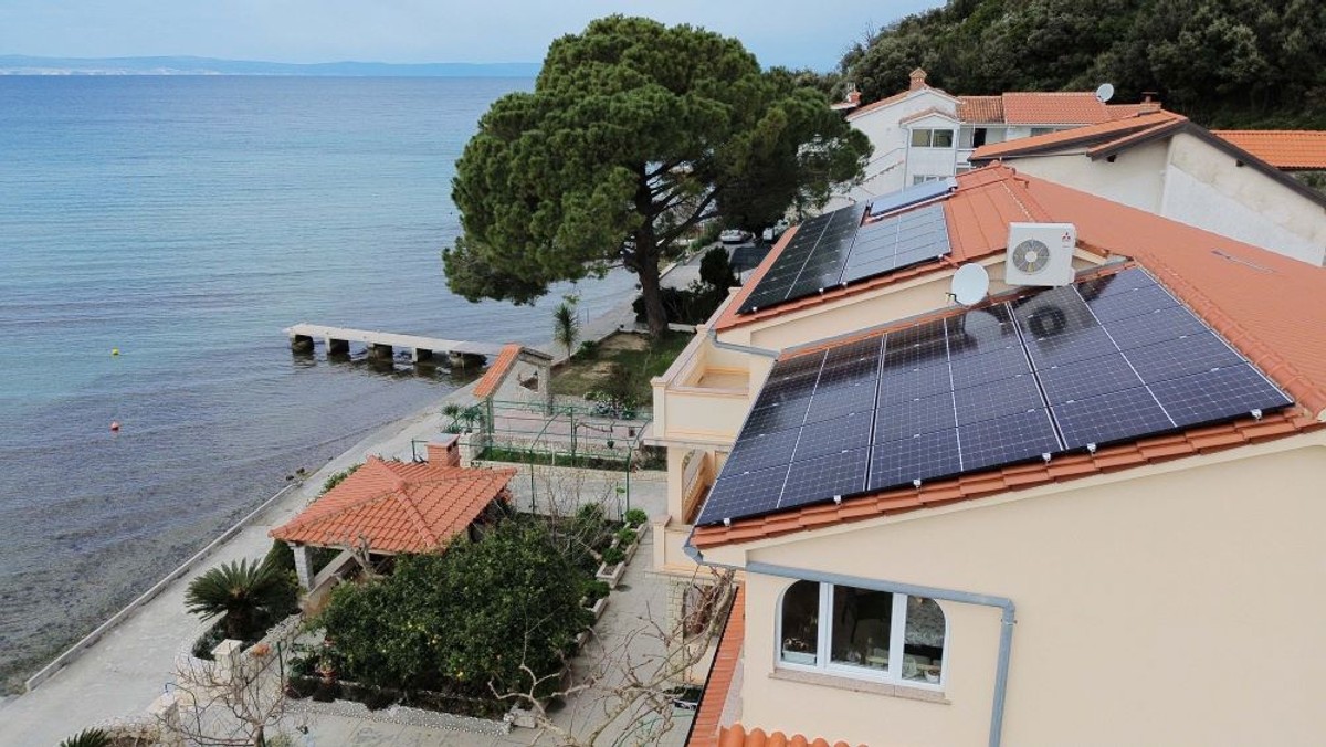 VRIJEME JE ZA UGRADNJU SOLARNIH PANELA 'Ljetos smo proizveli toliko struje da je HEP nama morao platiti'