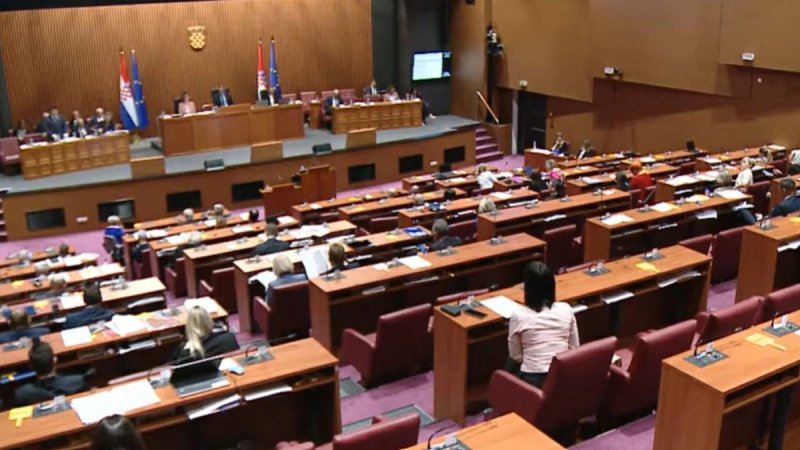 Uhićen sin saborskog zastupnika: 'Sina su nam praktički oteli pa su nam s noževima upali u kuću'