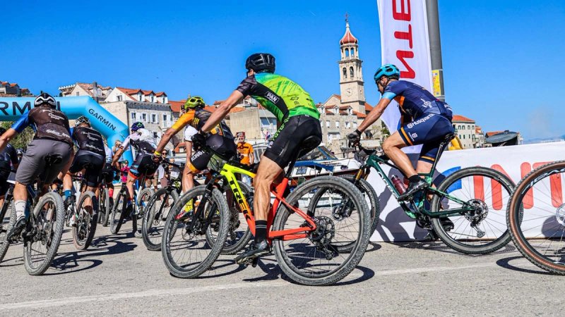 VJETAR U LEĐA I ADRENALIN NA VRHUNCU: Ovogodišnji 'Uvati vitar' oduševio Brač i Europu! Provjerite kako je bilo