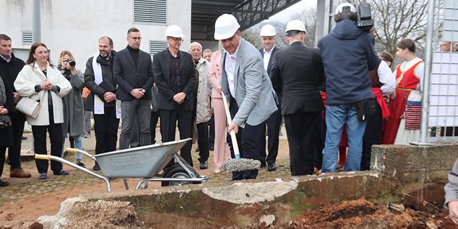 POVIJESNI TRENUTAK: U Dugopolju položen kamen temeljac za novu školsku zgradu