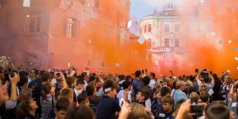 Provjerite je li vaše ime i prezime na dresu!