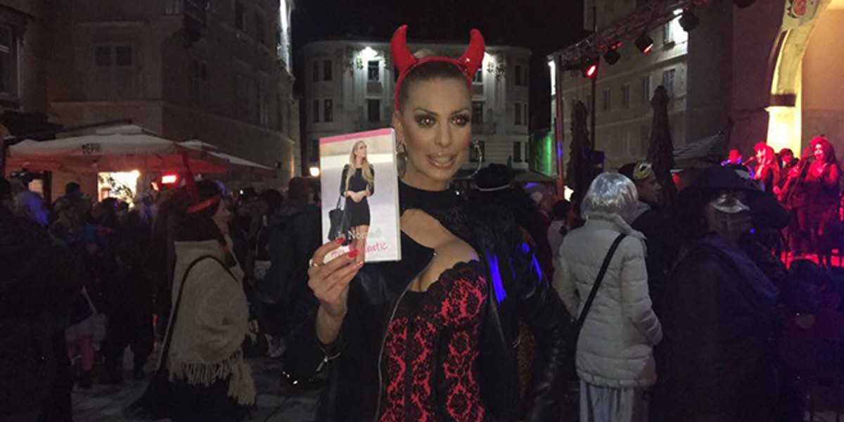 VIDEO Splićani kao Krnju zapalili - dva mobitela, Ivan Pernar i Ava Karabatić zapjevali Zečićev hit 'Ima li nade za nas'