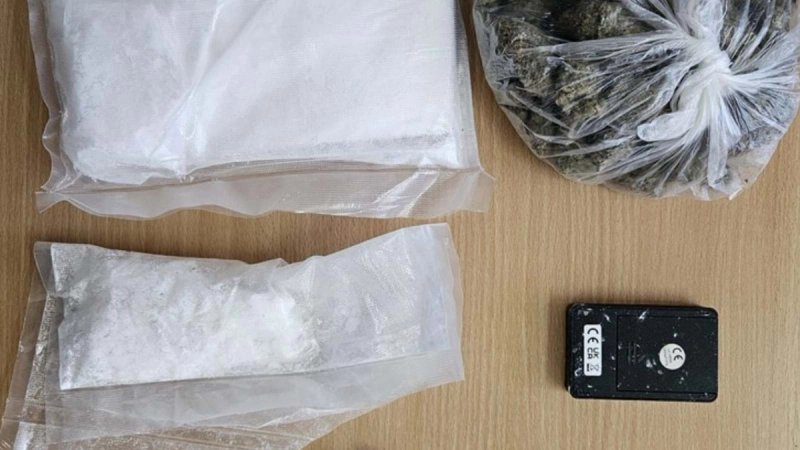 VELIKA POLICIJSKA AKCIJA U DALMACIJI: Troje uhićenih, zaplijenjeni amfetamin, kokain, ecstasy i više od pola kilograma marihuane