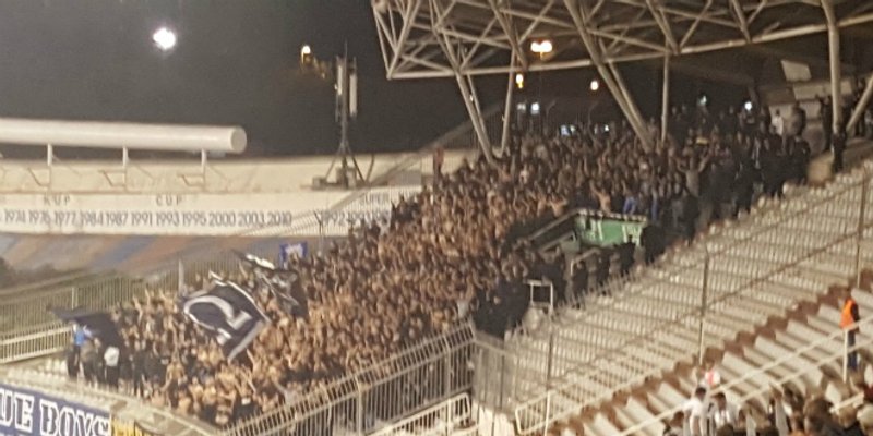 Navijači Dinama ispalili raketu u publiku na Zapadu