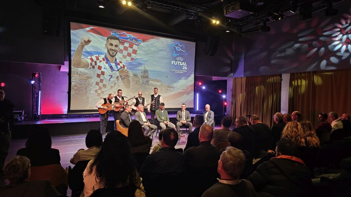 Učenici Ekonomske škole Šibenik na svečanom prijemu u čast Franca Jelovčića