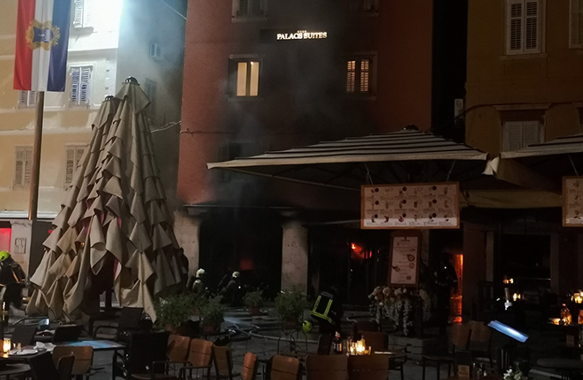 POŽAR U CENTRU SPLITA: Gori u restoranu na Pjaci!