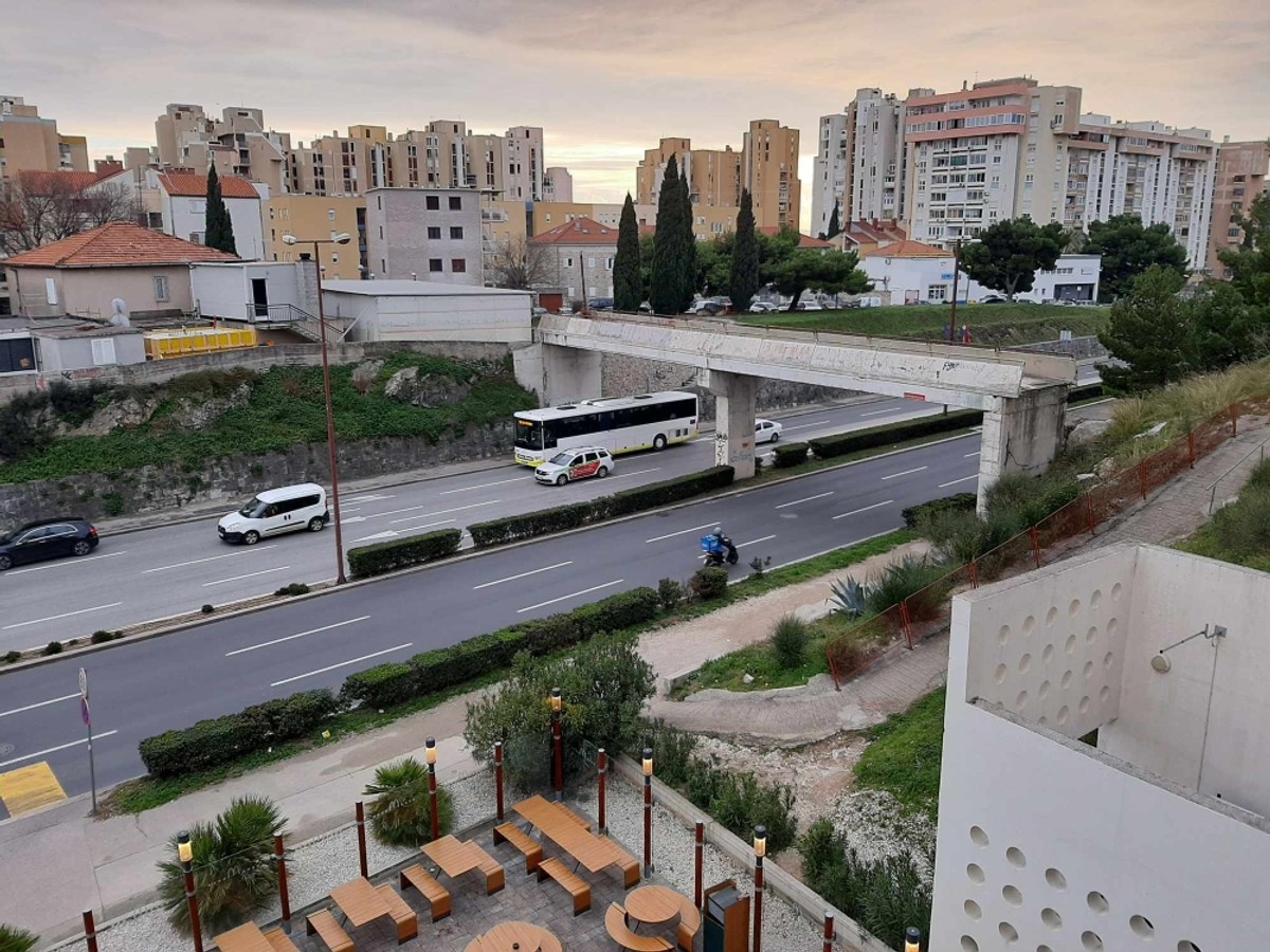 IDEJA ZA SPLIT 'Srušite pješački most koji spaja Visoku i Mertojak'