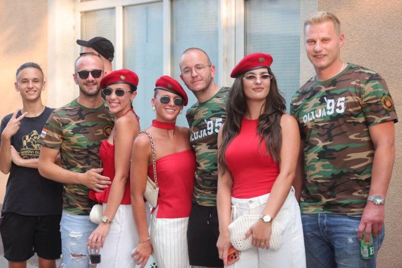 FOTOGALERIJA Brojni građani pratili mimohod u Kninu u čast 31. obljetnice Oluje