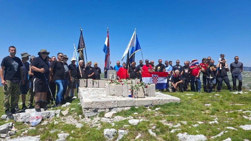 Na vrhu Dinare odana počast poginulim Pumama: 'Ovi heroji se ne zaboravljaju'