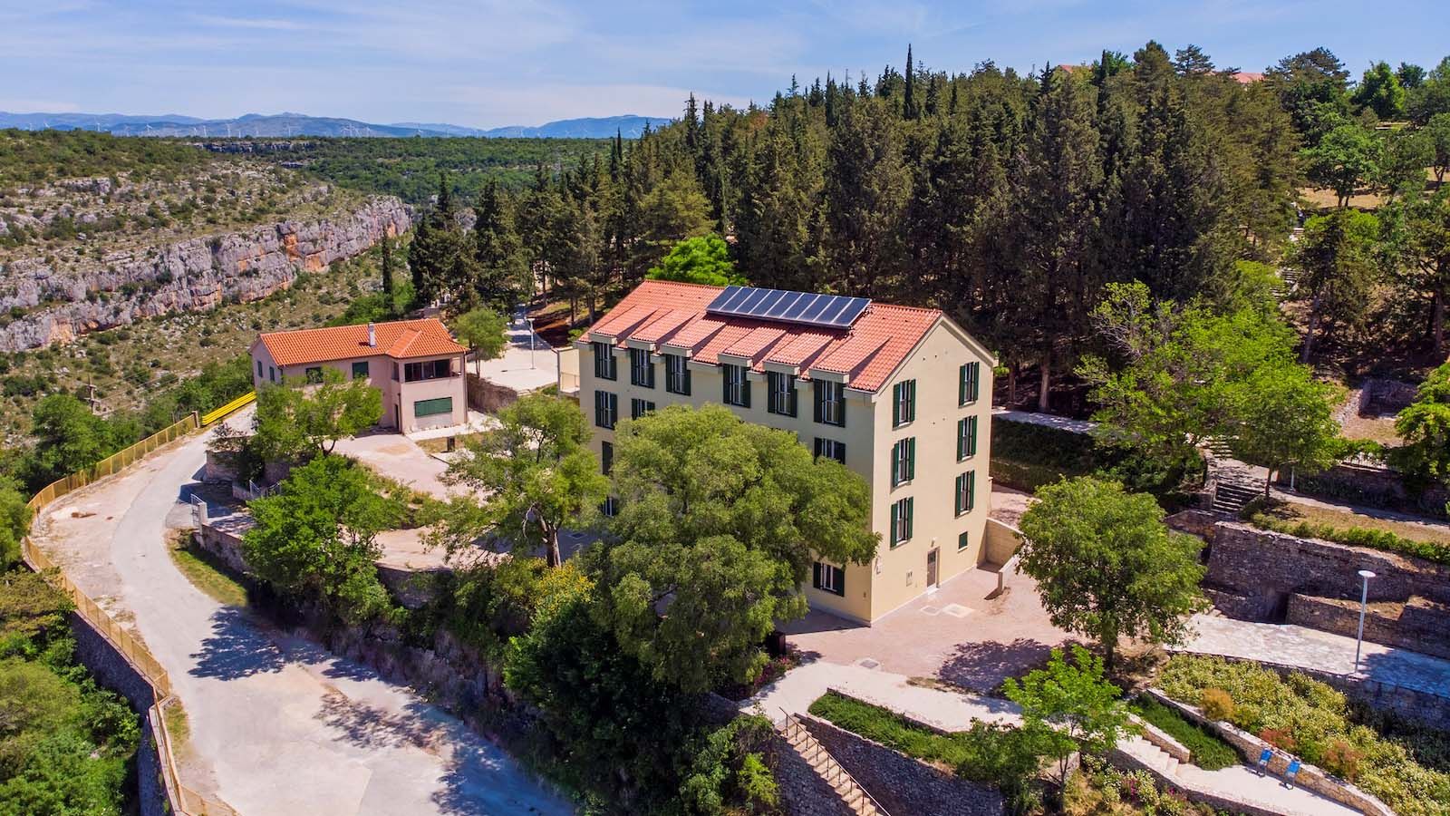 Gornji tok Krke iz prve ruke – otkrijte hostel Titius u edukativnom kampusu NP Krka u Puljanima