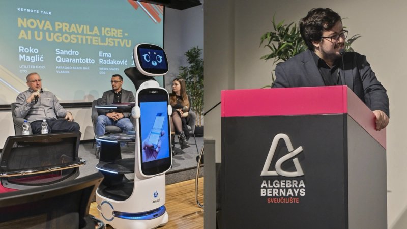 AI počeo posluživati goste umjesto osoblja?