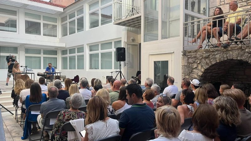 VIDEO Gelo predstavio knjigu posvećenu Oliveru, evo što sve sadrži