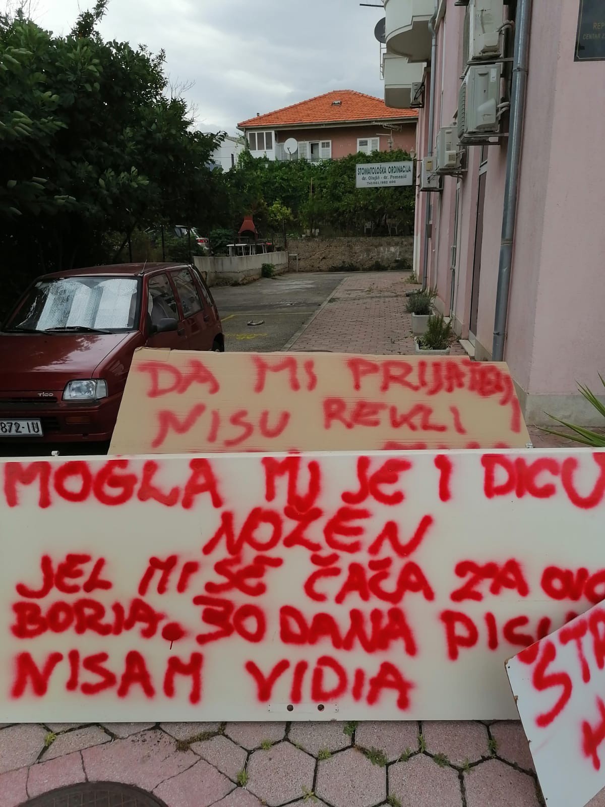 Štrajka glađu pred Centrom za socijalnu skrb: 'Tražim dicu, nisam ih vidio mjesec dana' 