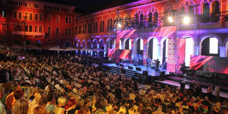 SPLITSKI FESTIVAL Poznati izvođači i skladbe koje će otpjevati na Prokurativama