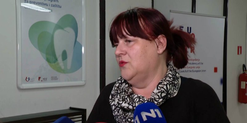 ŠEFICA KRIZNOG STOŽERA Vidjela sam da žena šeće psa po livadi i ima masku, to nema smisla