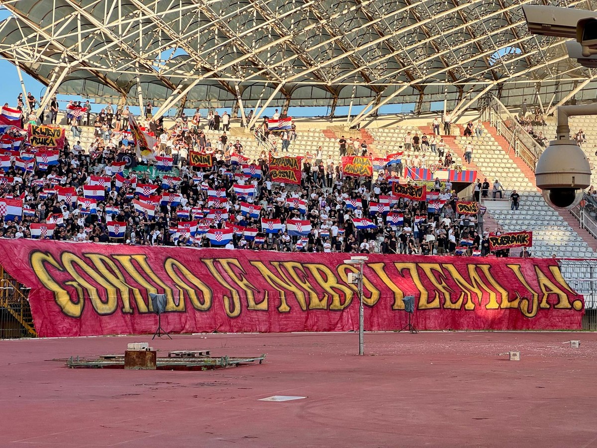 'GORILO JE NEBO I ZEMLJA' Torcida na početku utakmice razvila koreografiju