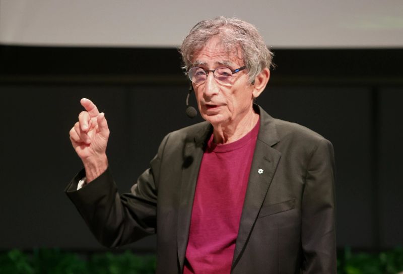dr. Gabor Maté 