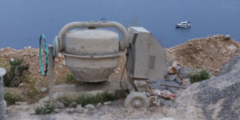 Bivši načelnik Podgore optužen za bespravnu gradnju i skidanje pečata