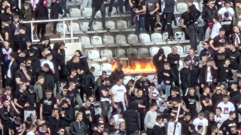 Tuga nakon poraza i nešto izgorenih stolica