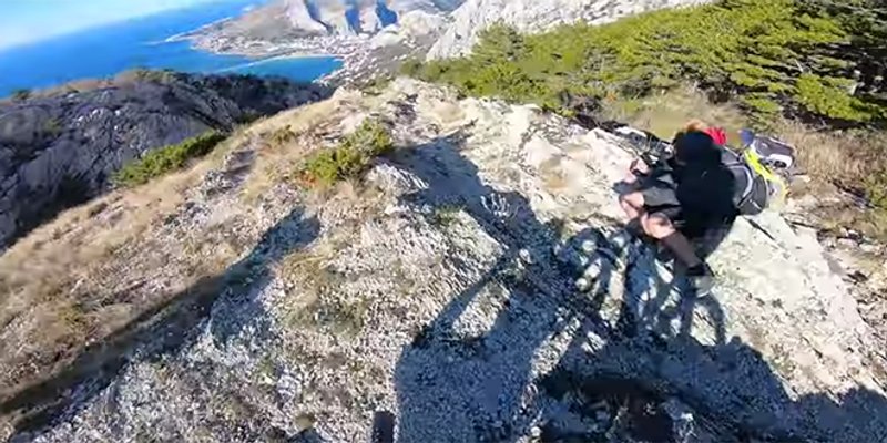 KAKAV ADRENALIN Pogledajte video snimku spuštanja biciklama niz Omišku Dinaru!