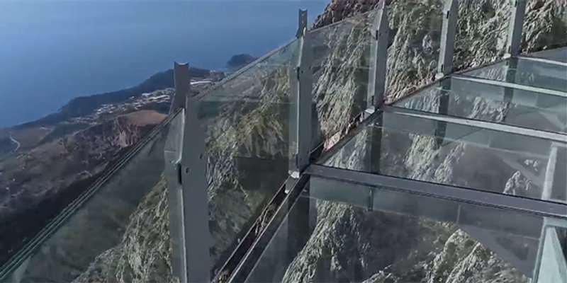 VIDEO Splitski planinari 'otvorili' Skywalk, nije lako pogledati ispod sebe s 'nebeske šetnice'