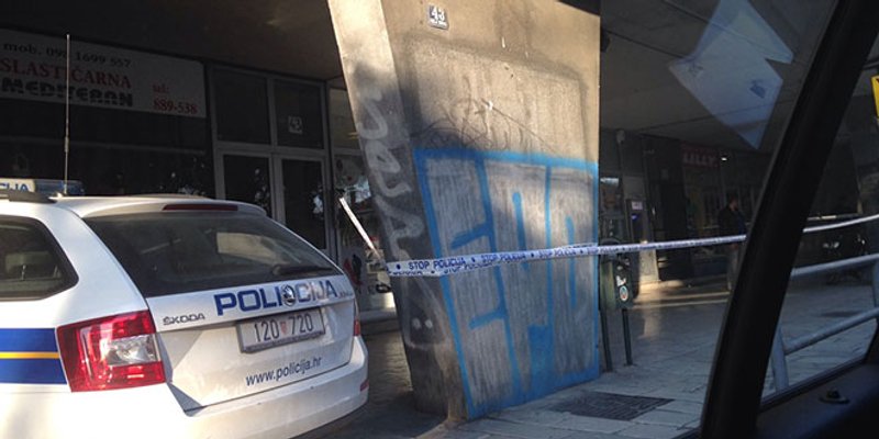 Kamenjem oštetio fasadu kuće i auto u Kaštelima