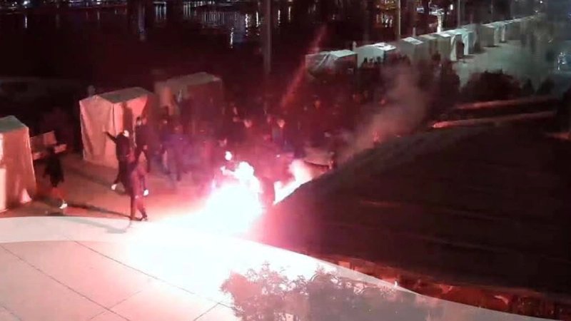 VIDEO: Riva blokirana nakon napada Torcide na navijače Ajaxa