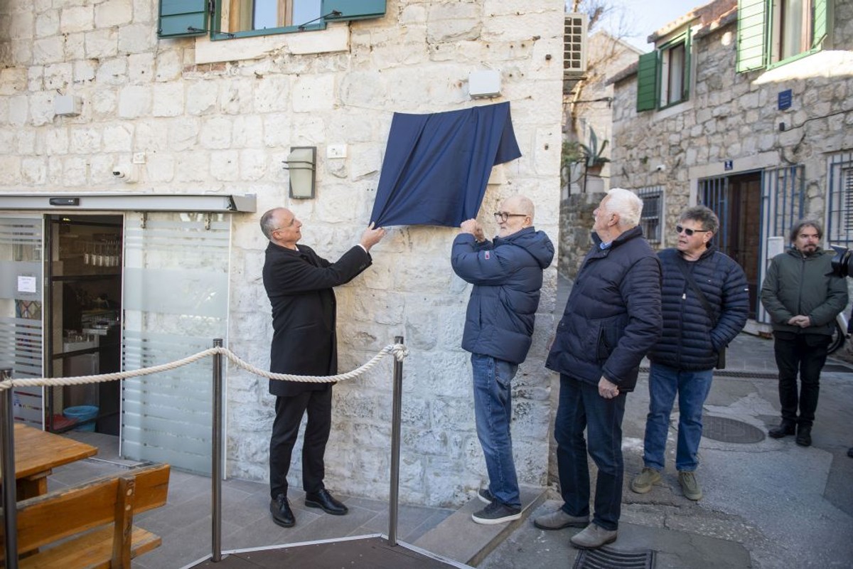 Spomen ploča Slobodanu Novaku