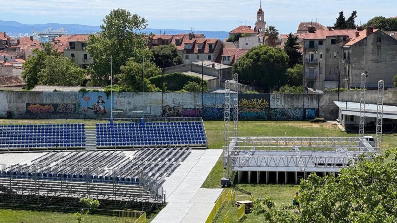 FOTO/VIDEO Sve je spremno na Starom placu za poseban događaj
