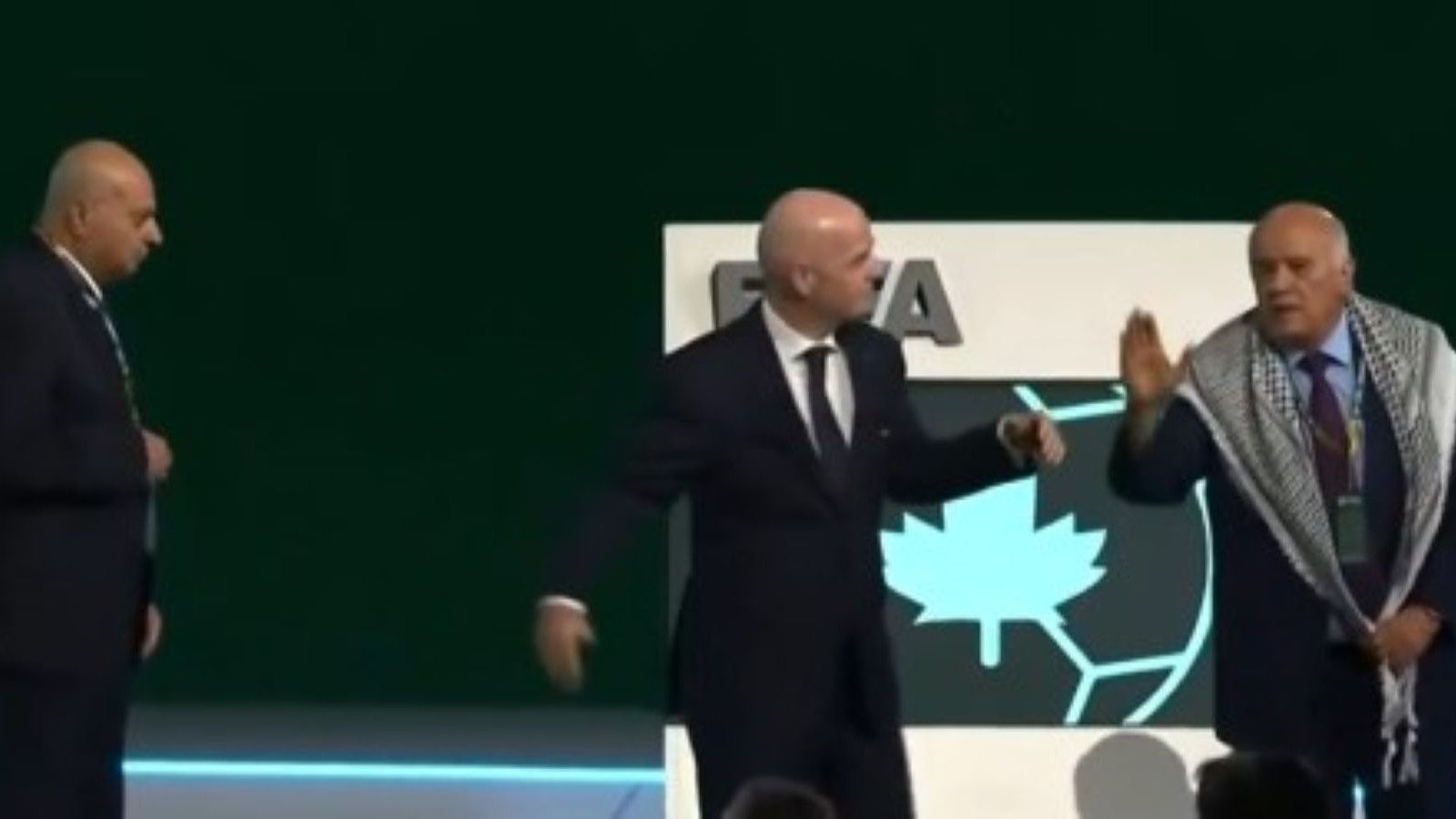 VIDEO Predsjednik FIFA-e pozvao Palestinca da se rukuje s Izraelcem, situacija prerasla u incident