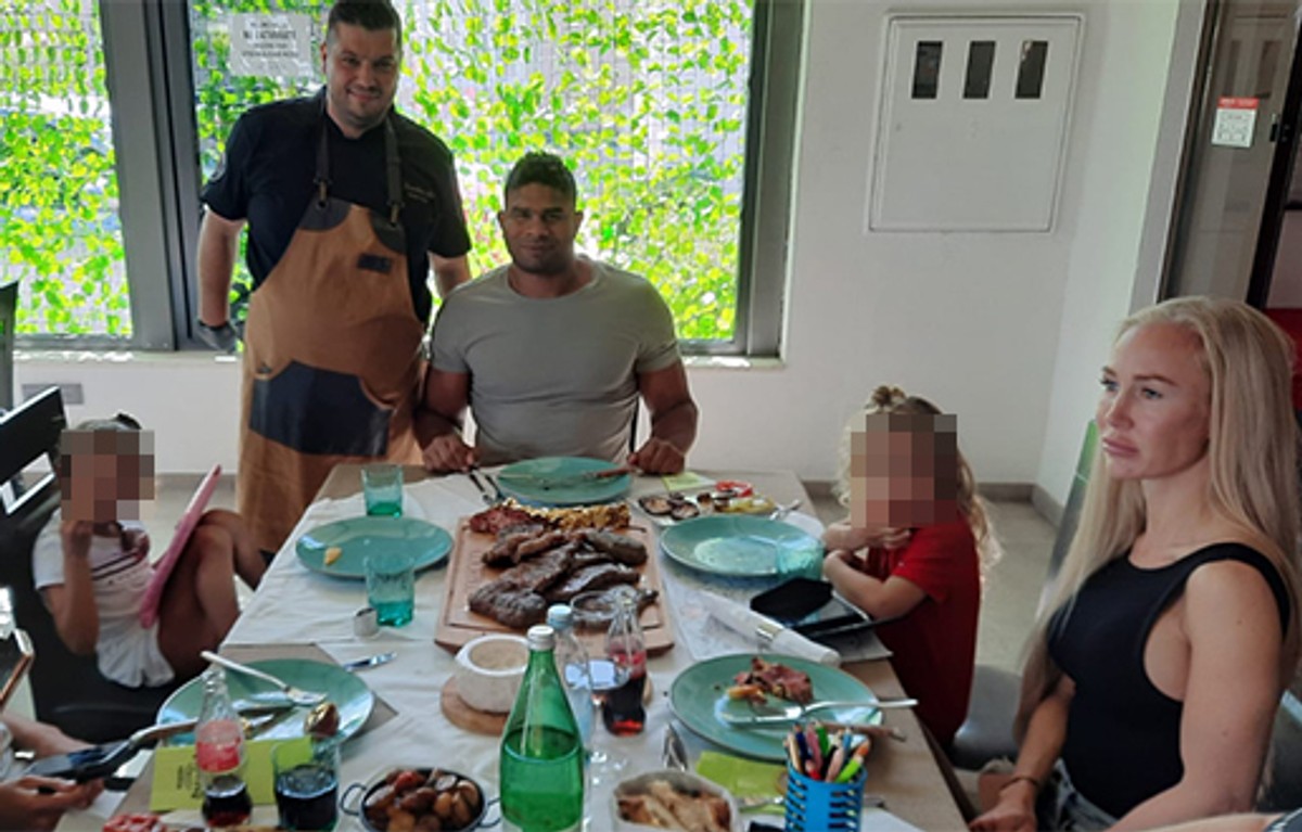 ALISTAIR OVEREEM PONOVNO U DALMACIJI Slavni Nizozemac uživa u zlatnom ručku u restoranu Coccolo!