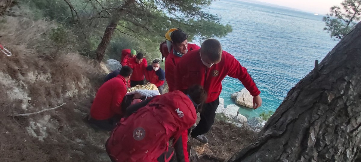 Muškarac na Kašjunima pao s 10 metara na stijene 