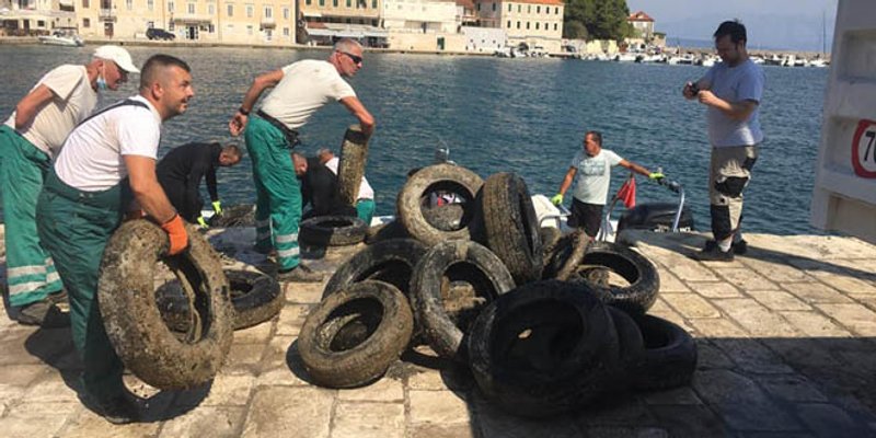 Najveća do sada eko akcija čišćenja uvala u Jelsi, Vrboskoj i Zavali