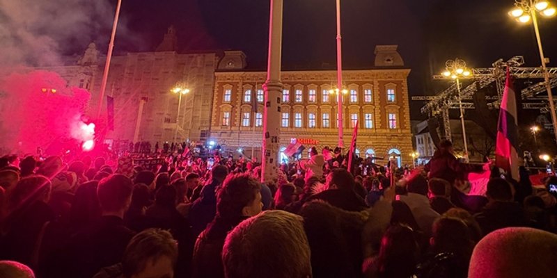 VIDEO: Trgom bana Jelačića zaorila udarna pjesma uoči Hajdukovih utakmica, pogledajte kako je to izgledalo