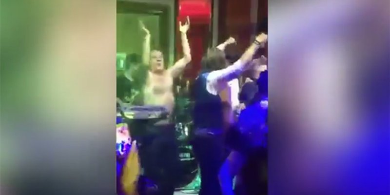 VIDEO: Mamić i Lovren zajedno na bini plesali na narodnjačku pjesmu 'Ne može nam nitko ništa...'
