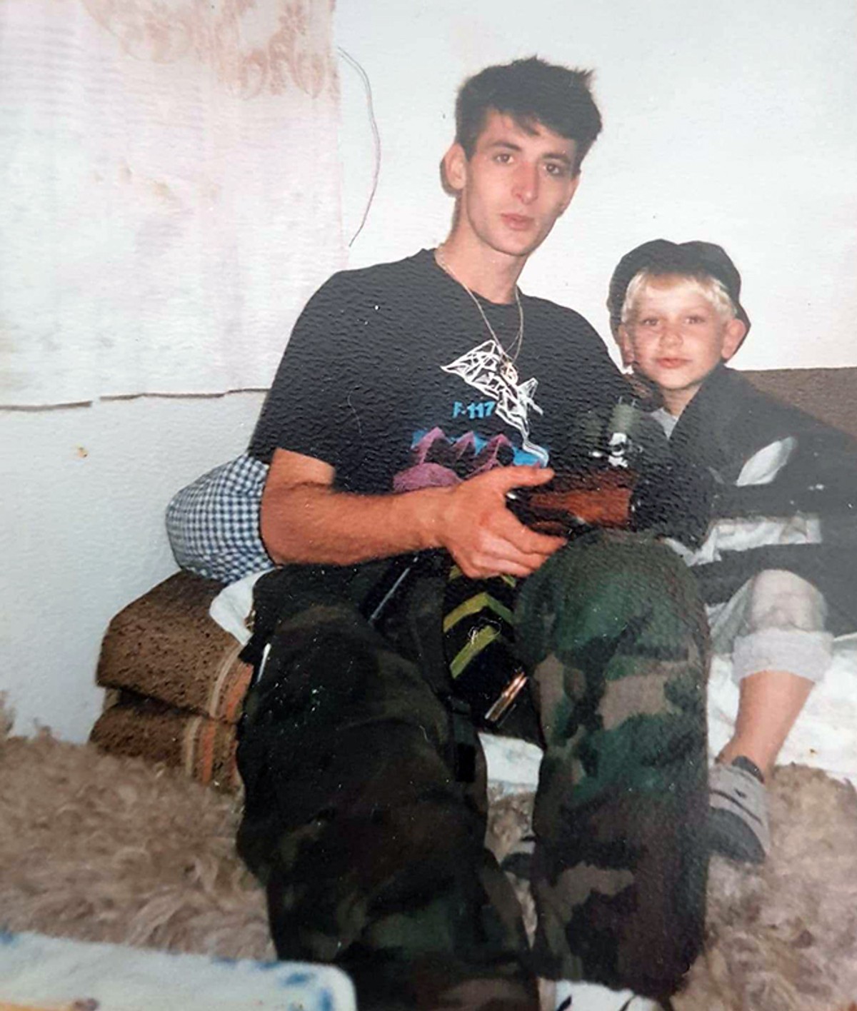 PRIČA ANDREASA LEHPAMERA Na prvoj vukovarskoj crti skupljali igračke za djecu u podrumima, srušili neprijateljski avion, upoznao dobrog čovjeka u zloglasnom logoru...