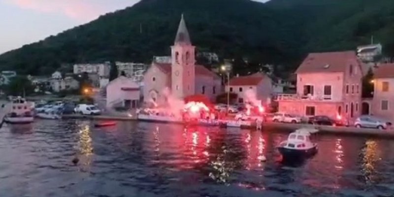 VIDEO: Pogledajte bakljadu u Tivtu povodom 100.000 članova